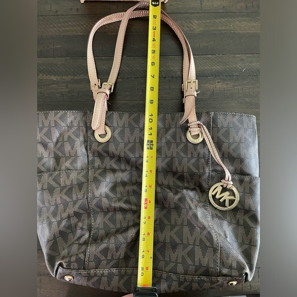 Michael kors purse - Picture 12 of 13